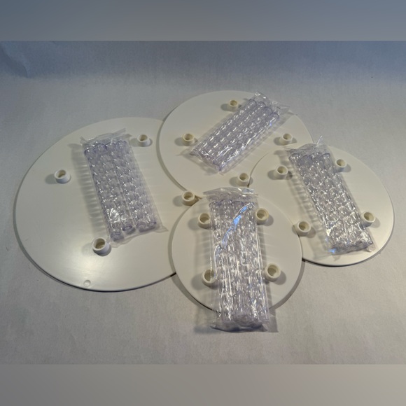 Elegant White and Clear Cake Separator Plates and Pillars - Picture 4 of 4